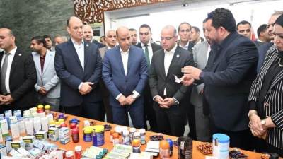 وزيرا "الاستثمار والتجارة الخارجية" و"العمل" ومحافظ القليوبية يتفقدون مصانع شركات «فارما زاد جروب» و«كايرو كيم» و«موتزاريال فريش» بالمنطقة الاستثمارية في بنها