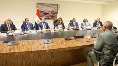 وزيرة التنمية المحلية والبيئة تترأس اجتماع اللجنة العليا للقيادات بالوزارة
