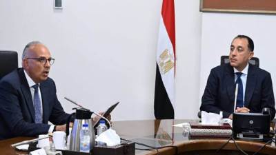 رئيس الوزراء يتابع جهود الدولة لحماية الشواطئ ومخطط استعادة شواطئ الإسكندرية