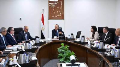 رئيس الوزراء يتابع الموقف التنفيذي لمشروعات قطاع مياه الشرب والصرف الصحي بمحافظة أسوان