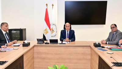 سويلم يتابع إجراءات تطوير أداء الشركة القابضة للري والصرف والشركات التابعة لها