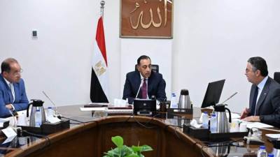 رئيس الوزراء يستعرض الإجراءات التنفيذية لفض التشابكات المالية بين "المالية" وهيئة السلع التموينية