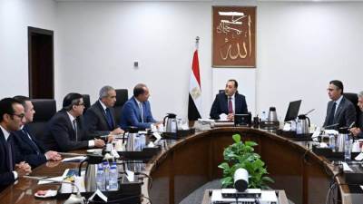 رئيس الوزراء يتابع الجهود المبذولة لتطوير آلية الدعم النقدي السلعي