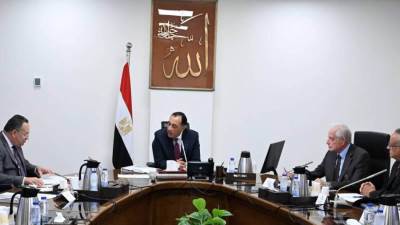 رئيس مجلس الوزراء يتابع ترتيبات عقد مؤتمر الهوية الوطنية بمكتبة الإسكندرية