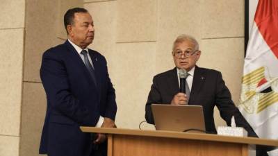 وزير التعليم العالي ورؤساء الجامعات الخاصة والأهلية يتابعون عرضًا تقديميًا حول تطوير التخصصات الجامعية وربطها بسوق العمل