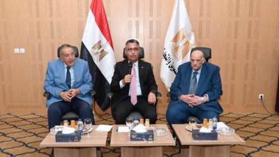 وزير التموين يبحث مع الاتحاد العام للغرف التجارية والشعبة العامة للمخابز تطوير منظومة الخبز ودعم استقرار قطاع المخابز