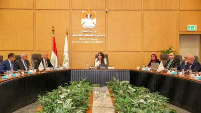 وزيرة الإسكان تتابع موقف منظومة مياه الشرب والصرف الصحي بمحافظة القاهرة ومدينة القاهرة الجديدة
