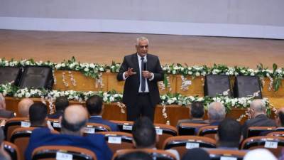 وزير الدولة للإنتاج الحربي يلتقي الحاصلين على البرامج القيادية والتدريبية المتميزة لمناقشة الأفكار والمقترحات البحثية وتفعيلها لخدمة خطط التطوير