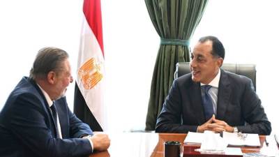 رئيس الوزراء يلتقي محافظ البنك المركزي لمتابعة جهود التنسيق المشترك في عدد من الملفات الاقتصادية