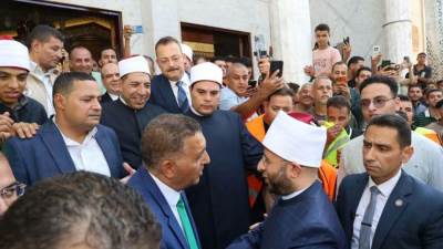  وزير الأوقاف ومحافظ القليوبية يؤديان صلاة الجمعة بمسجد ناصر ببنها ويفتتحان مجمع الرحمة الإسلامي بطوخ