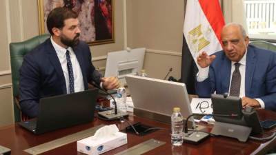 وزير الكهرباء والطاقة المتجددة يبحث مع شركة «هيكا داتا» وتحالف أمريكي متطلبات التغذية الكهربائية لإقامة مشروع مراكز البيانات  “Data Center”