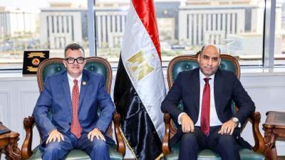 "العمل" و"التخطيط والتنمية الاقتصادية" تتفقان على دمج قواعد بيانات سوق العمل وربط خطط التدريب المهني باحتياجات الاستثمار