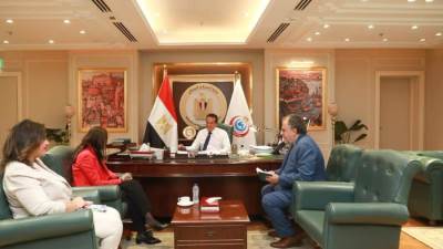 وزير الصحة يستقبل سفيرة مصر بتنزانيا لبحث تعزيز التعاون الصحي والسياحة العلاجية بين البلدين
