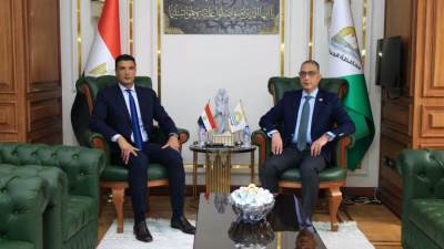 وزير الصناعة ومحافظ الجيزة يبحثان ملفات العمل وتقنين الأوضاع بمنطقتي جرزا وعرب أبوساعد الصناعيتين