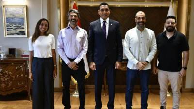 وزير الرياضة يبحث مع شركة "Blue Ribbon" المتخصصة سبل تطوير إدارة وتشغيل الأندية الرياضية