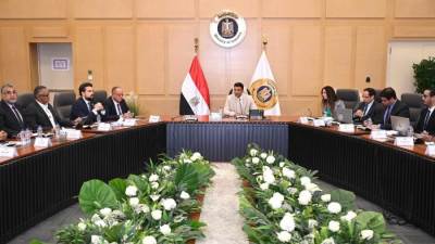 وزير الصناعة يبحث مع مصنعي ومصممي الأثاث سبل تطوير الصناعة وتعزيز تنافسيتها محليًا ودوليًا