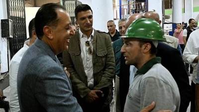 رئيس الوزراء يتفقد مصنع الشركة الوطنية للصناعات البلاستيكية بالمنطقة الصناعية ببلطيم
