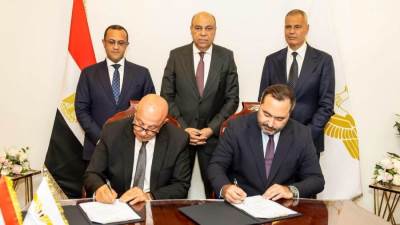 وزير الطيران المدني يشهد توقيع بروتوكول تعاون بين الشركة المصرية للمطارات وأكاديمية مصر للطيران للتدريب