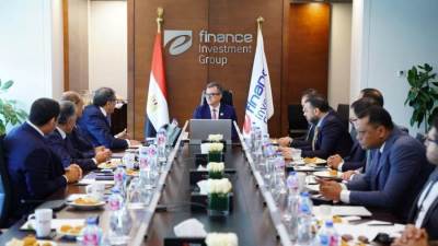 وزير التخطيط يزور مجموعة "إي فاينانس للاستثمار"