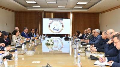 وزير الدولة للإنتاج الحربي يبحث مع سفيرة رومانيا سبل التعاون المشترك