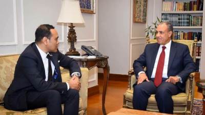 وزير الخارجية يستقبل وزير الدولة السنغافوري للشئون الخارجية والداخلية