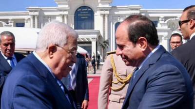 عباس يصل مصر غدًا لبحث مستجدات القضية الفلسطينية مع السيسي
