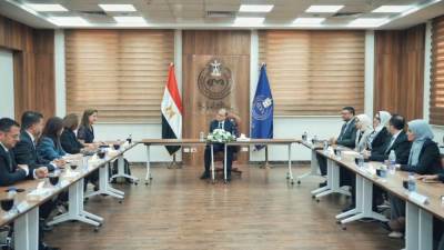 رئيس هيئة الدواء المصرية يعقد اجتماعاً مع ممثلي شركة  «نوفارتس» العالمية لبحث توطين الصناعات الحيوية وتعزيز إتاحة العلاجات المبتكرة