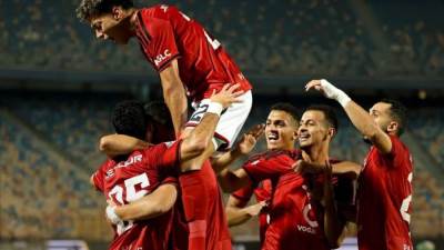 الأهلي يهزم أبو قير للأسمدة بثنائية ويتصدر الدوري المصري