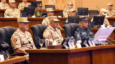 وزير الدفاع يشهد تنفيذ المرحلة الرئيسية لمشروع مراكز القيادة الاستراتيجي التعبوي بالجيش الثالث الميداني