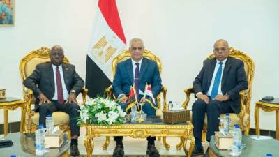 "جمبلاط" يستقبل وزير الدولة ورئيس المكتب العسكري لرئيس جمهورية أنجولا لبحث أوجه التعاون المشترك
