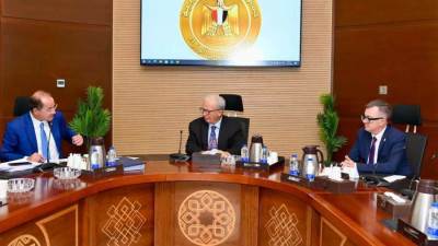 نائب رئيس الوزراء للشؤون الاقتصادية يعقد اجتماعا لمتابعة الجهود والاستعدادات لبدء تطبيق موازنة البرامج والأداء