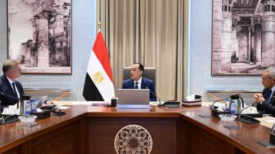 رئيس الوزراء يتابع مع وزير البترول والثروة المعدنية عدداً من ملفات العمل