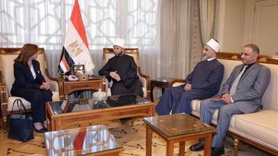 وزير الأوقاف يلتقي السفيرة أميرة فهمي قبيل توليها مهامها لدى سنغافورة