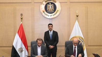 وزير الصناعة يشهد مراسم إطلاق وتسليم أول روبوت صناعي مصري بأيادٍ وعقول مصرية وتكنولوجيا محلية