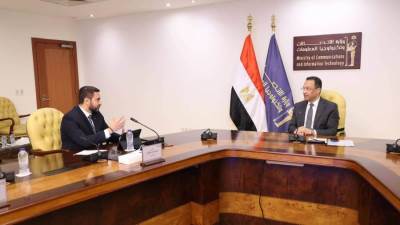 وزير الاتصالات يبحث مع مجموعة إنترو القابضة الخطط التنفيذية لإنشاء مركز "كيميت" للبيانات بالمنطقة الاقتصادية لقناة السويس