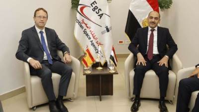 الرئيس التنفيذي لوكالة الفضاء المصرية يستقبل السفير الإسباني لبحث سبل التعاون المشترك
