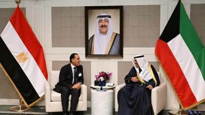 ولي عهد الكويت يستقبل رئيس الوزراء لبحث أوجه التعاون والتنسيق المشترك بين البلدين