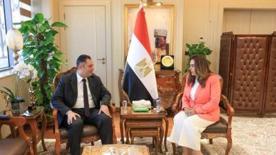 وزيرة التنمية المحلية والبيئة تتابع مع محافظ دمياط الوضع الراهن لمنظومة المخلفات الصلبة بالمحافظة