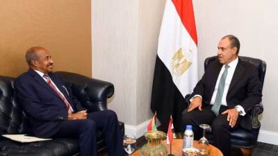 وزير الخارجية ونظيره الإريتري يبحثان سبل تعزيز العلاقات الثنائية والتنسيق إزاء القضايا الإقليمية