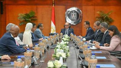  وزير الاستثمار والتجارة الخارجية يلتقي الرئيس التنفيذي لمجموعة «الفطيم» لبحث فرص التوسع وزيادة الاستثمارات في مصر