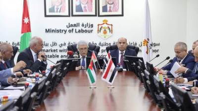 وزير العمل يبحث مع نظيره الأردني تعزيز  سبل التعاون وتنظيم سوق العمل