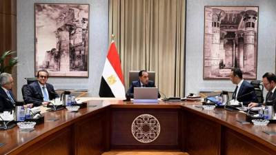 رئيس الوزراء يجتمع بوزراء الصحة والاتصالات والعدل لمتابعة تحضيرات مؤتمر شهر أكتوبر