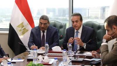 وزير الصحة يتابع الخطوات التنفيذية والتمويلية لإنشاء المدينتين الطبيتين بالعلمين والعاصمة الإدارية الجديدة