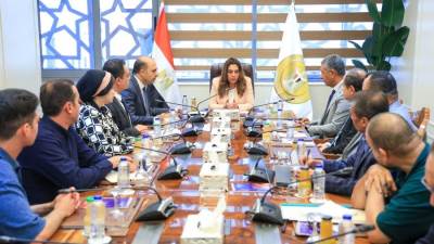 وزيرة التنمية المحلية والبيئة تتابع مع ممثلي 5 شركات للنظافة بالقاهرة والإسكندرية الموقف التنفيذي لأعمال جمع ونقل ورفع المخلفات