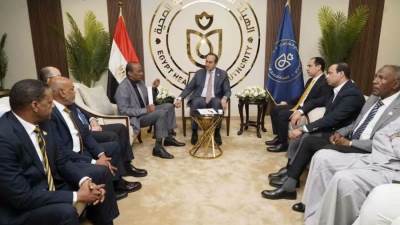 رئيس الرعاية الصحية يلتقي الكتلة البرلمانية وأعضاء مجلسي النواب والشيوخ بأسوان لبحث تكامل الخدمات الصحية
