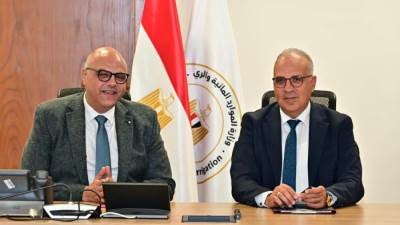 سويلم يبحث مع محافظ الإسكندرية مشروعات حماية الشواطئ واستعادة شواطئ الإسكندرية
