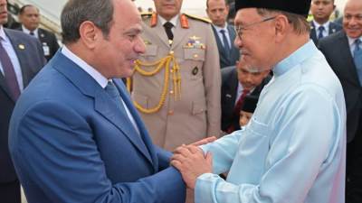 رئيس وزراء ماليزيا يرحب بالرئيس السيسي.. والخارجية الماليزية تبرز تطور العلاقات بين البلدين