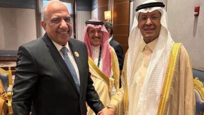 وزير الكهرباء والطاقة المتجددة يبحث مع وزير الطاقة والصناعة والثروة المعدنية السعودي الاستعدادات الجارية لتدشين الربط الكهربائي بين البلدين