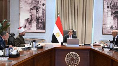 رئيس الوزراء يستعرض محاور النقاش المقترحة خلال جلستي التعليم والثقافة