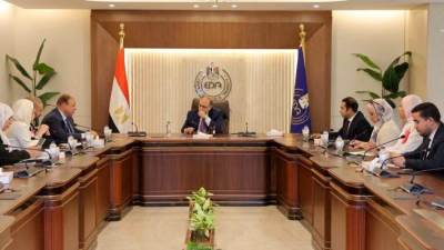 رئيس هيئة الدواء يبحث مع ممثلي شركة «نابكو» سبل تعزيز التعاون ودعم الاستثمار في القطاع الدوائي